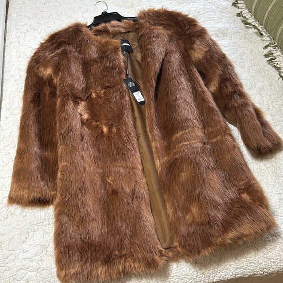 Fashion Nova Faux Fur Coat - Picture 4 of 4